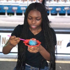 Meet your Posher, Damara